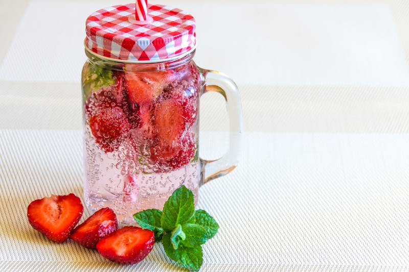 Sparkling lemonade with fresh fruit and mint